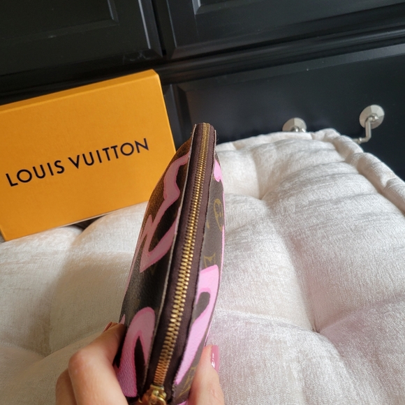 Louis Vuitton Cosmetic Pouch Pm - Picture 7 of 11